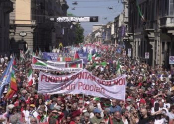 April 25, chaos at the Milan demonstration. Shocking insults: the Jewish Brigade escorted out of the march |
