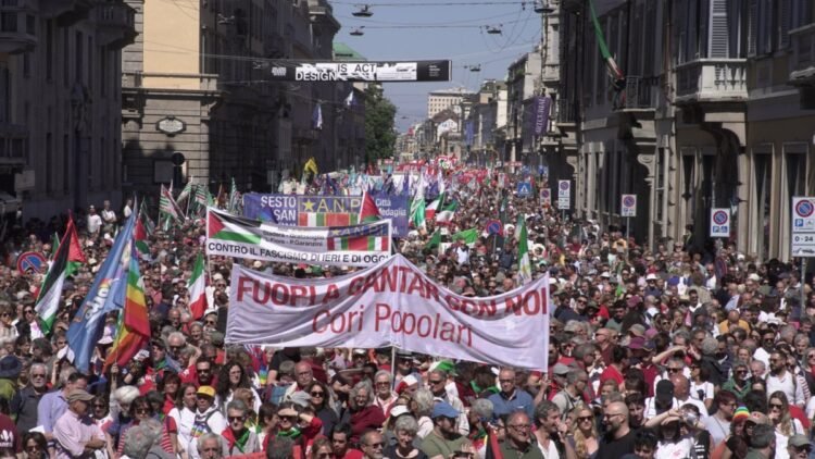 April 25, chaos at the Milan demonstration. Shocking insults: the Jewish Brigade escorted out of the march |