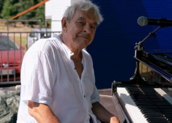 Dario Baldan Bembo: «“The friend is” was sung by everyone, from Celine Dion to the Bayern fans. I spent a night at the piano with Mina”