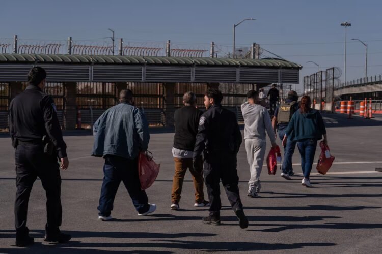 Arrests of Cubans skyrocket under Trump, while green card approvals plummet | Immigration in the United States