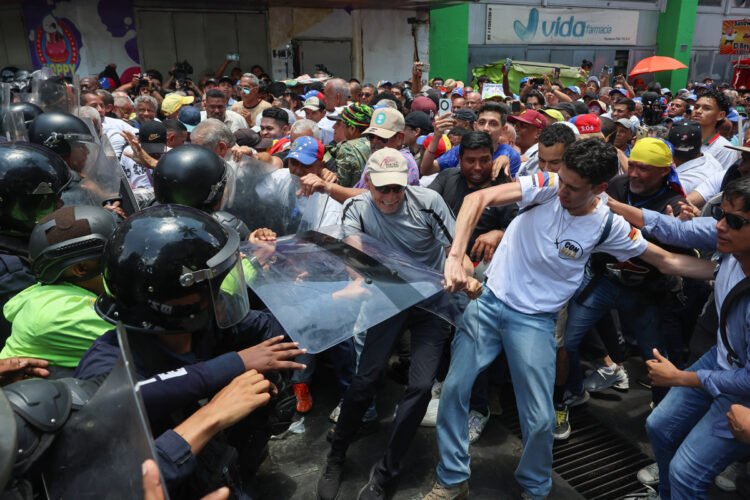SNTP reports at least 10 attacks on journalists during protest in Caracas