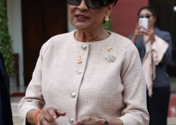 Kamla condemns White House dinner attack