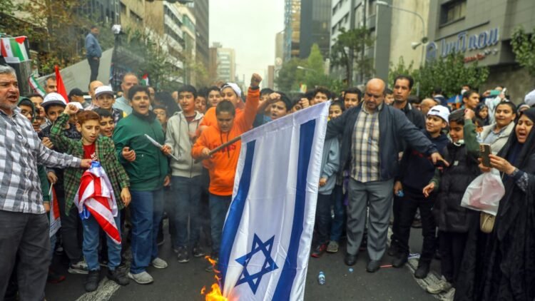 Iranian regime pressures diaspora with propaganda, says analyst Ashkan Rostami