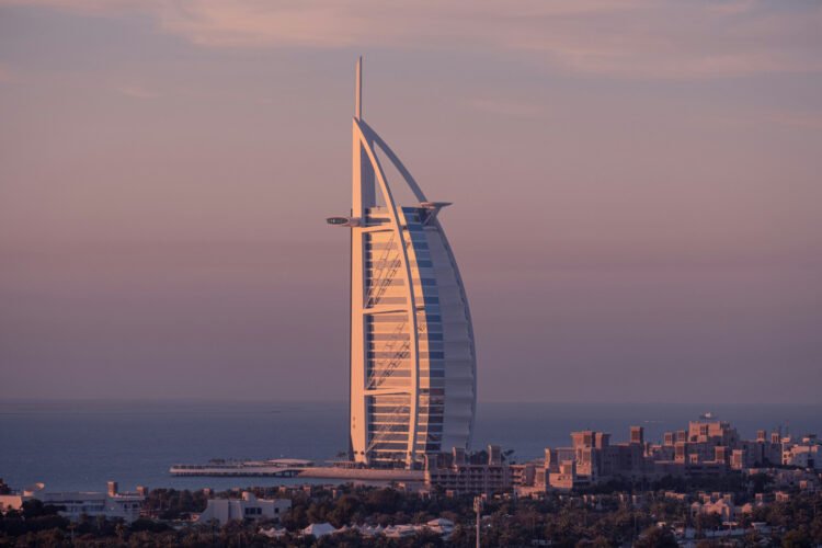 “Burj Al Arab” hotel in Dubai closed due to Iranian attacks
