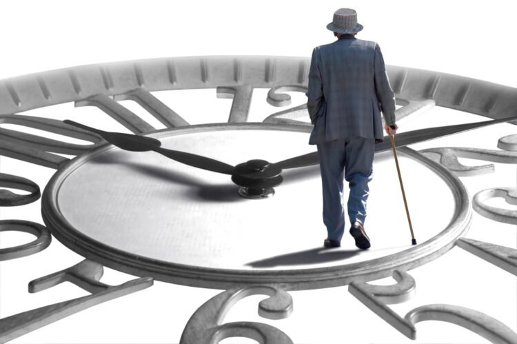The second pension level dilemma: Withdraw or save?