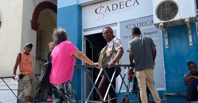 Cuba: Nobody is going to come to a Cadeca to work