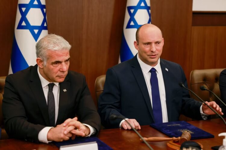 Two former Israeli prime ministers agree to merge parties against Netanyahu