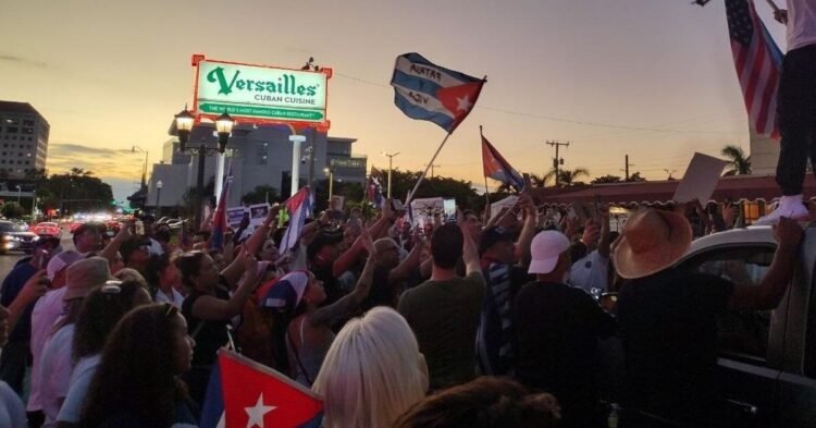 Survey: 79% of Cubans in the US support military intervention