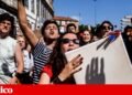 The 25th of April “is alive” and is celebrated with a carnation held high | Photogallery