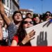 The 25th of April “is alive” and is celebrated with a carnation held high | Photogallery