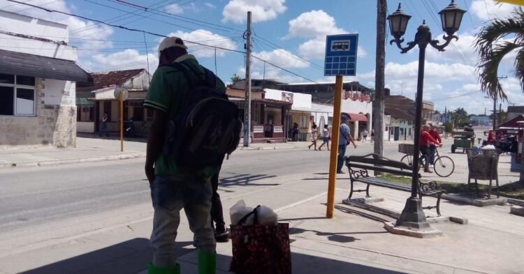 Transportation: Madruga, a town stopped at the bus stop