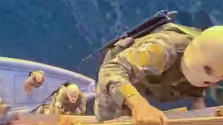 Iran War: Video released – Iranian soldiers board container ships