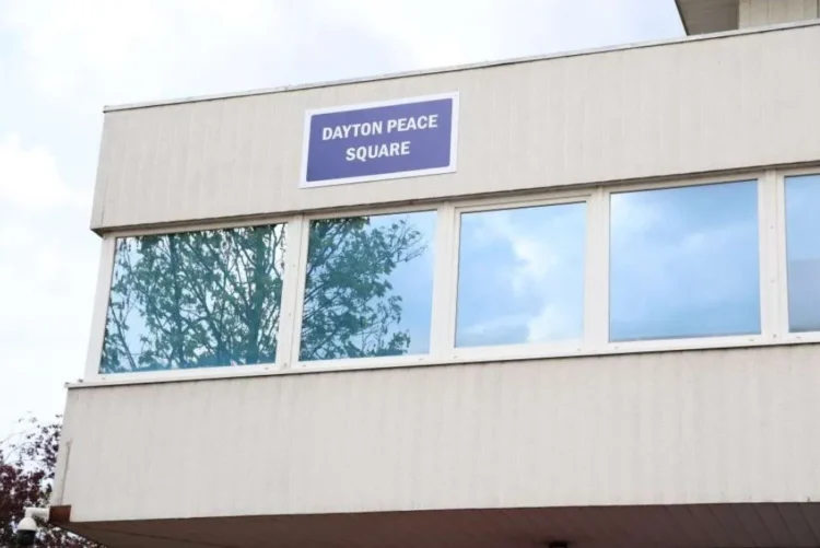 The plaque “Daytonski trg mira” was discovered in Sarajevo, addressed by Schmidt and Avdić