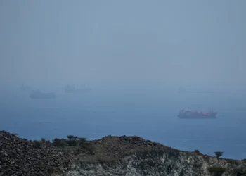 Manila Bulletin – Oil prices rise anew after a US-Iran standoff in the Strait of Hormuz strands tankers
