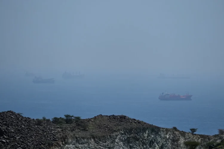 Manila Bulletin – Oil prices rise anew after a US-Iran standoff in the Strait of Hormuz strands tankers