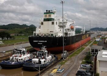 Panama Canal agrees to salary increase with captains and officers