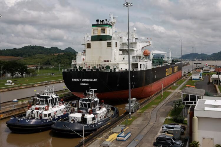 Panama Canal agrees to salary increase with captains and officers