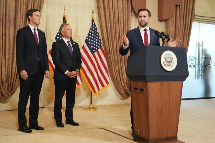 The US and Iran close 21 hours of negotiations without an agreement, but leave the dialogue open