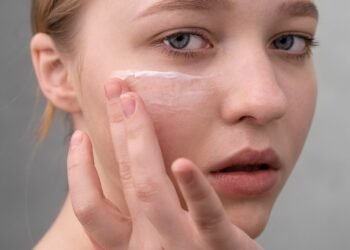How to clean clogged pores on your face