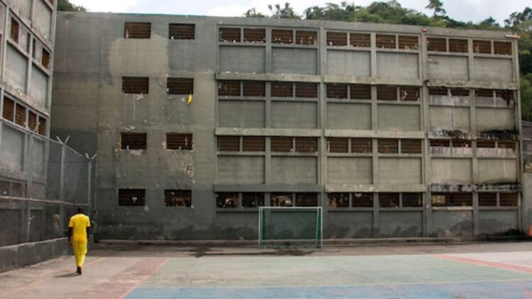 Political prisoners in El Rodeo I denounce repression, injuries and alleged death of a foreign inmate
