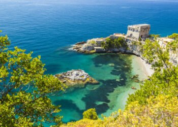 Italian beaches: the 50 most beautiful. From Liguria to Sardinia