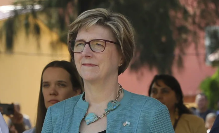 Laura Dogu confirms that she is leaving the US Embassy in Venezuela and is replaced by John Barret