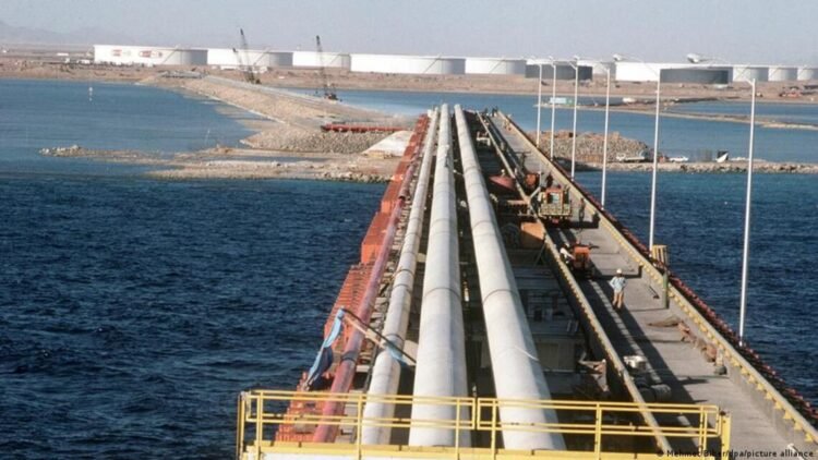Hormuz blockade boosts alternative routes for crude oil