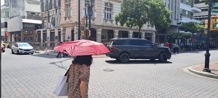 What causes the intense heat that is being recorded these days in Guayaquil? | Ecuador | News