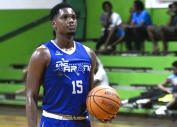 Dagger three-pointer Emile la Rose: De Arend inflicts first defeat on SCVU – de Ware Tijd