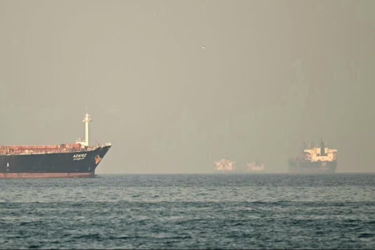 Traffic in Hormuz is limited and uncertain after failure in Islamabad, according to MarineTraffic