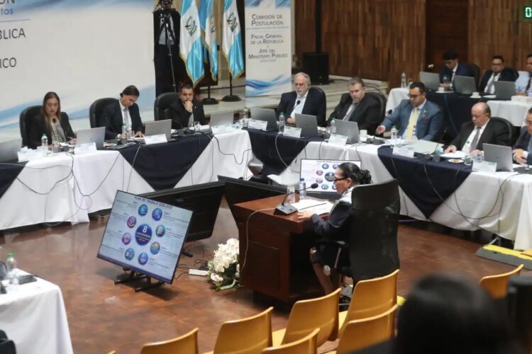 Consuelo Porras says she is ready for another management and due to lack of time she does not present a work plan
