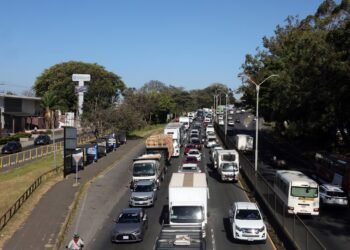 At this rate, Costa Rica would have one vehicle per inhabitant by this date. And has public policy lifted a finger?