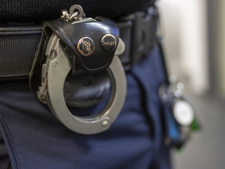 Tageblatt.lu | Redingen/Attert | Drunk woman attacks driver and police officer