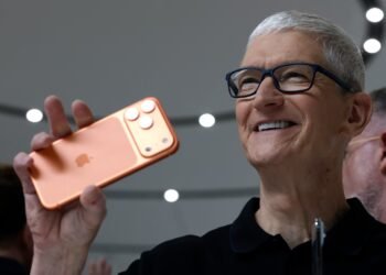 Apple CEO surprises and asks to use the iPhone less and go out into nature