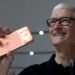 Apple CEO surprises and asks to use the iPhone less and go out into nature