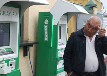 A commission of up to 3% is added to the cost of fuel. Reportage from Ferghana