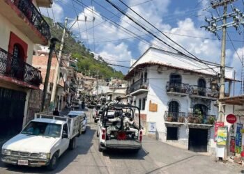 They locate the mayor of Taxco, Juan Andrés Vega, and his father alive; They deploy an operation against those responsible