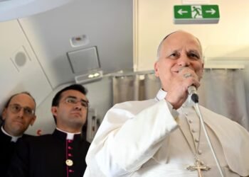 Video: From the papal plane, Leo XIV expresses his firmness against Trump – World