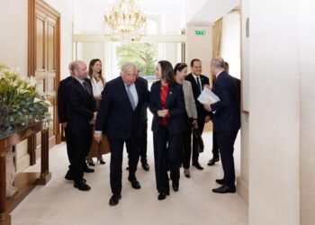 President of the French Senate calls for elections in Venezuela after meeting with María Corina Machado
