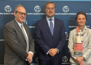 The World Bank and representative of Venezuela hold a meeting on investment and employment