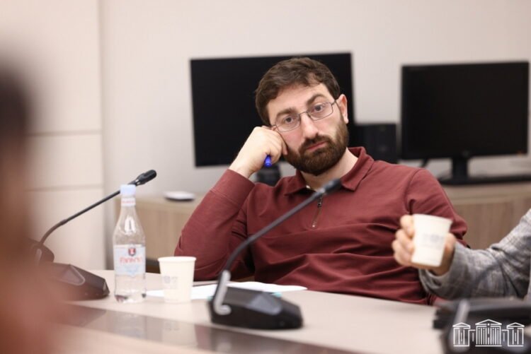 Hovhannes Ishkhanyan answers to Fip.am