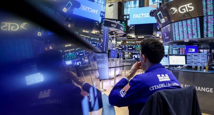 Wall Street opens in red, with an eye on Iran and business results l Wall Street