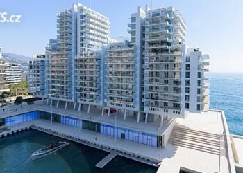 The most expensive apartment in the world belongs to the richest man in Ukraine. The businessman paid billions for him