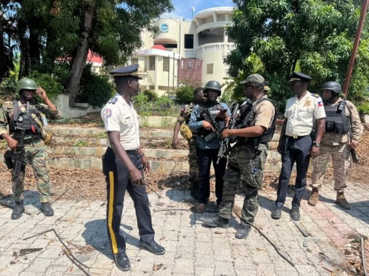 The head of the PNH on an inspection visit to the city center