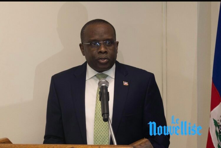 The new executive director of the CEP, Uder Antoine, installed in his position
