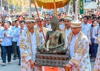 In Pictures: Day 3 of Nokor Sangkranta in Phnom Penh Draws Joyful Crowds