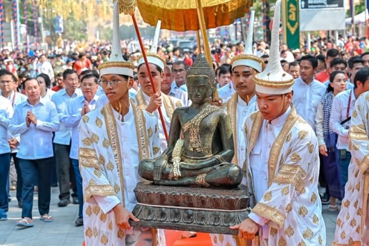 In Pictures: Day 3 of Nokor Sangkranta in Phnom Penh Draws Joyful Crowds