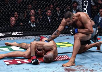 Carlos Ulberg Defies Injury to Become Light Heavyweight Champion