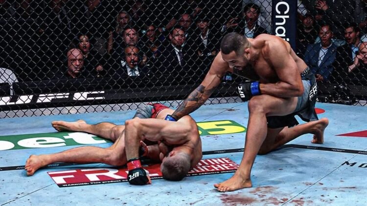 Carlos Ulberg Defies Injury to Become Light Heavyweight Champion