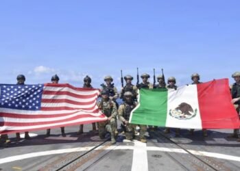 In photos, this is how Mexico and the US carry out exercises on a guided missile destroyer